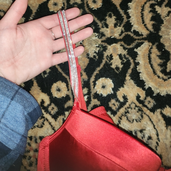 Elegant Red Women's Bra - Picture 2 of 4